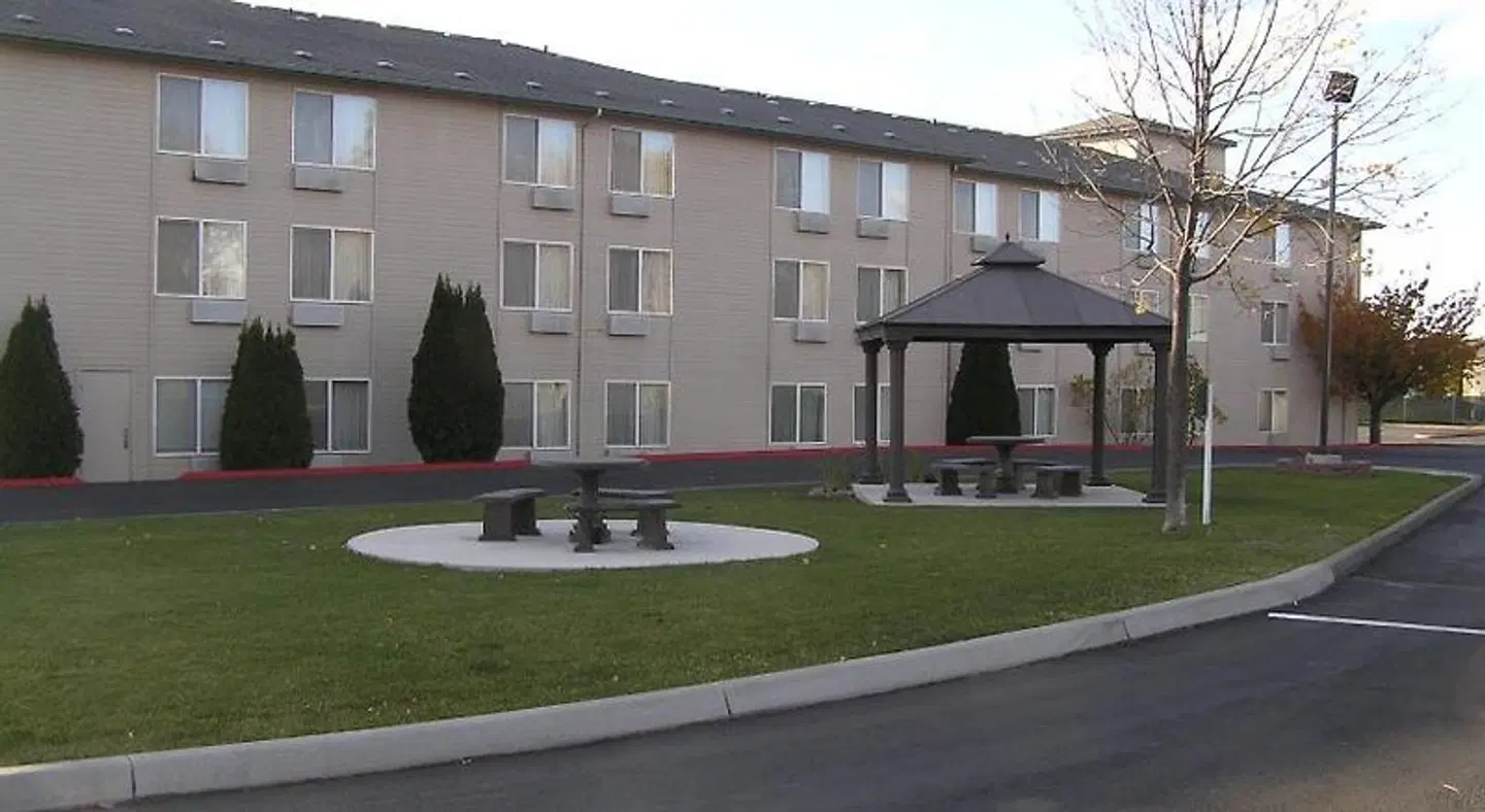 Best Western PLUS Walla Walla Suites Inn EXTERIOR