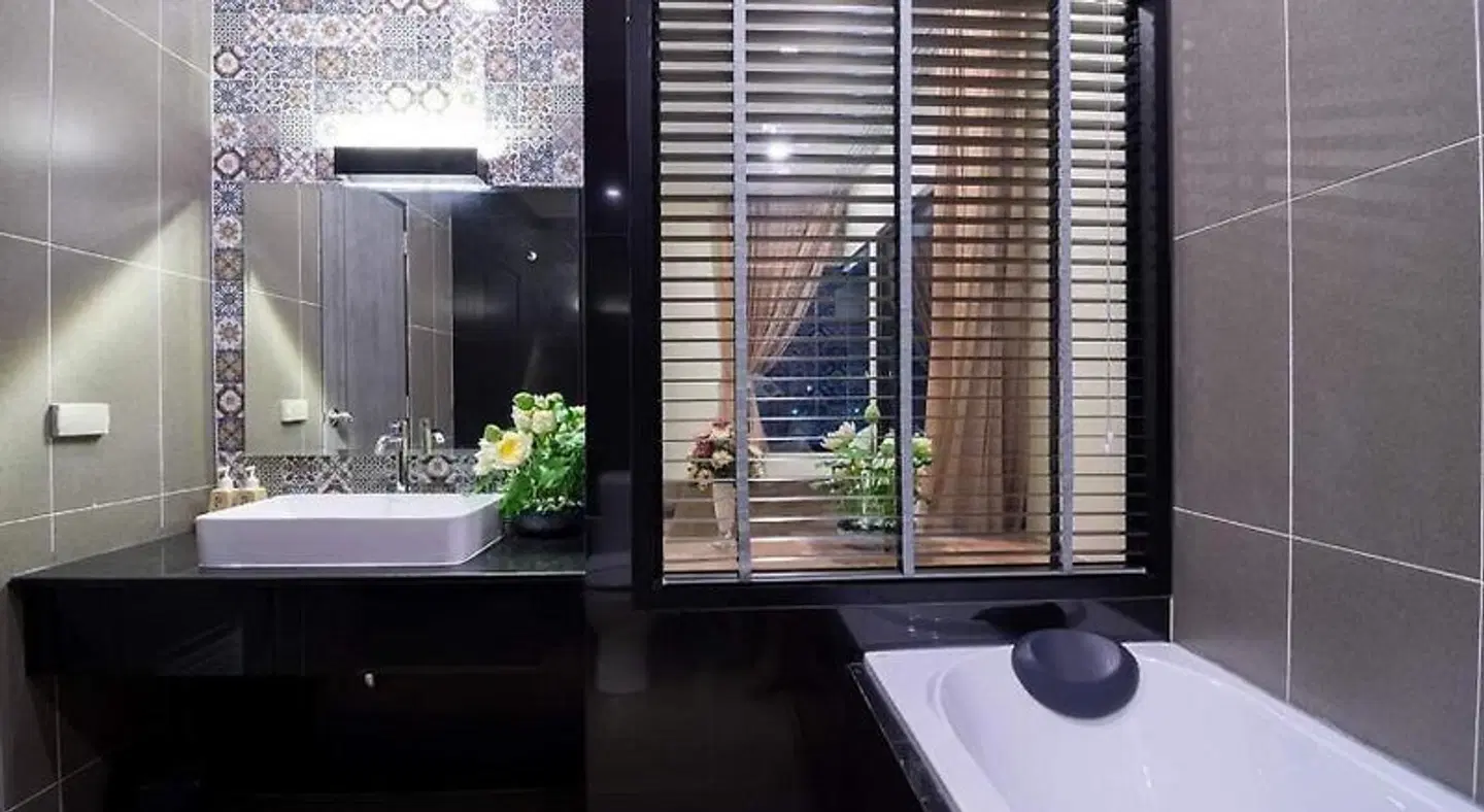 Pura Nakhon Hotel Badezimmer