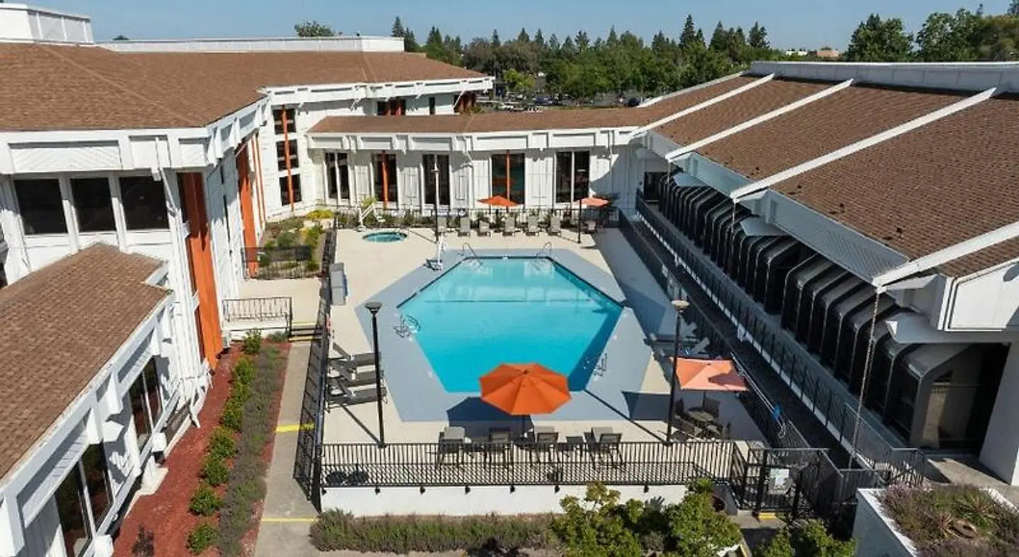 DoubleTree by Hilton Sacramento OUTDOOR_POOL