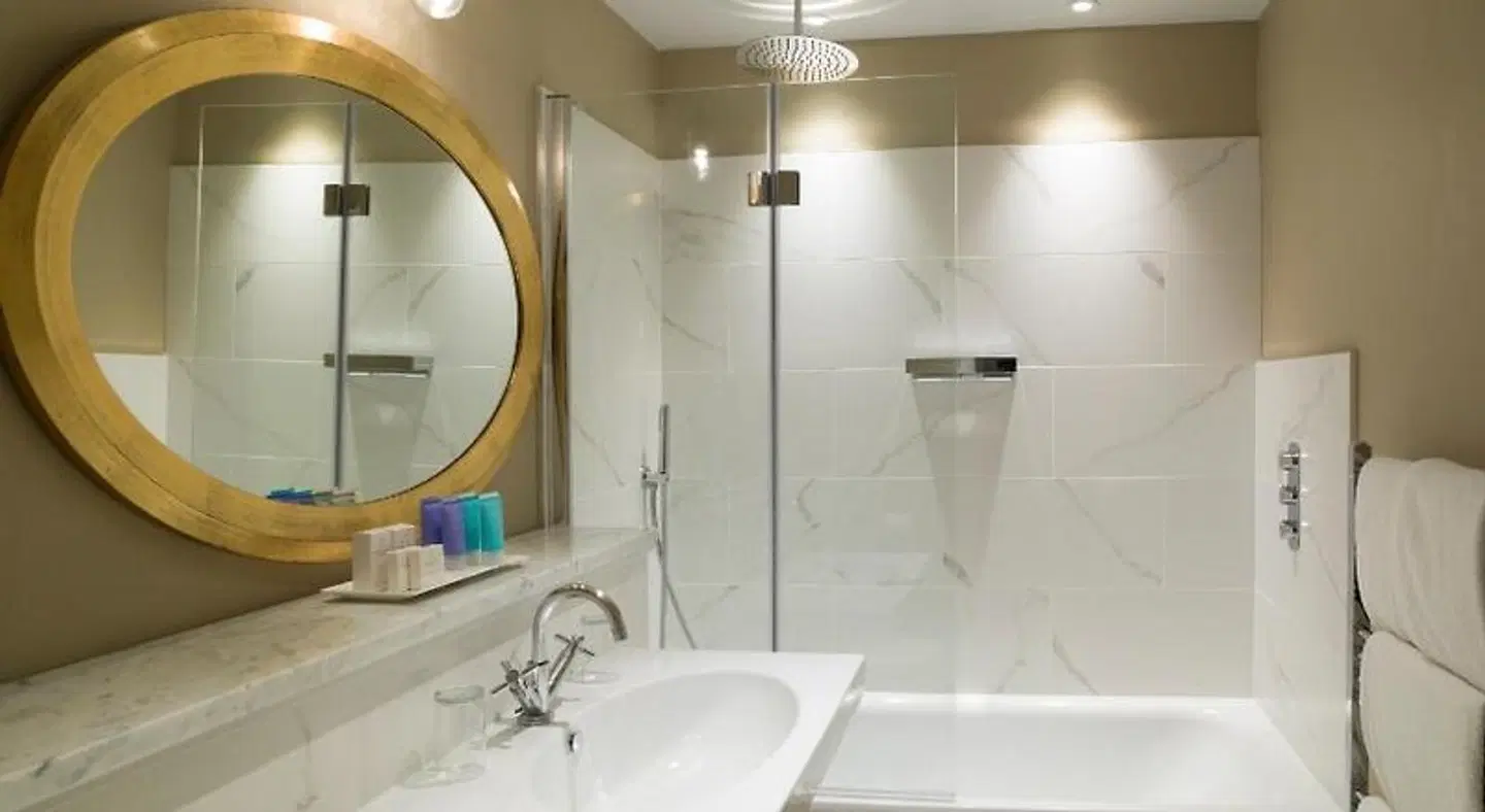 The County Hotel Bath Badezimmer