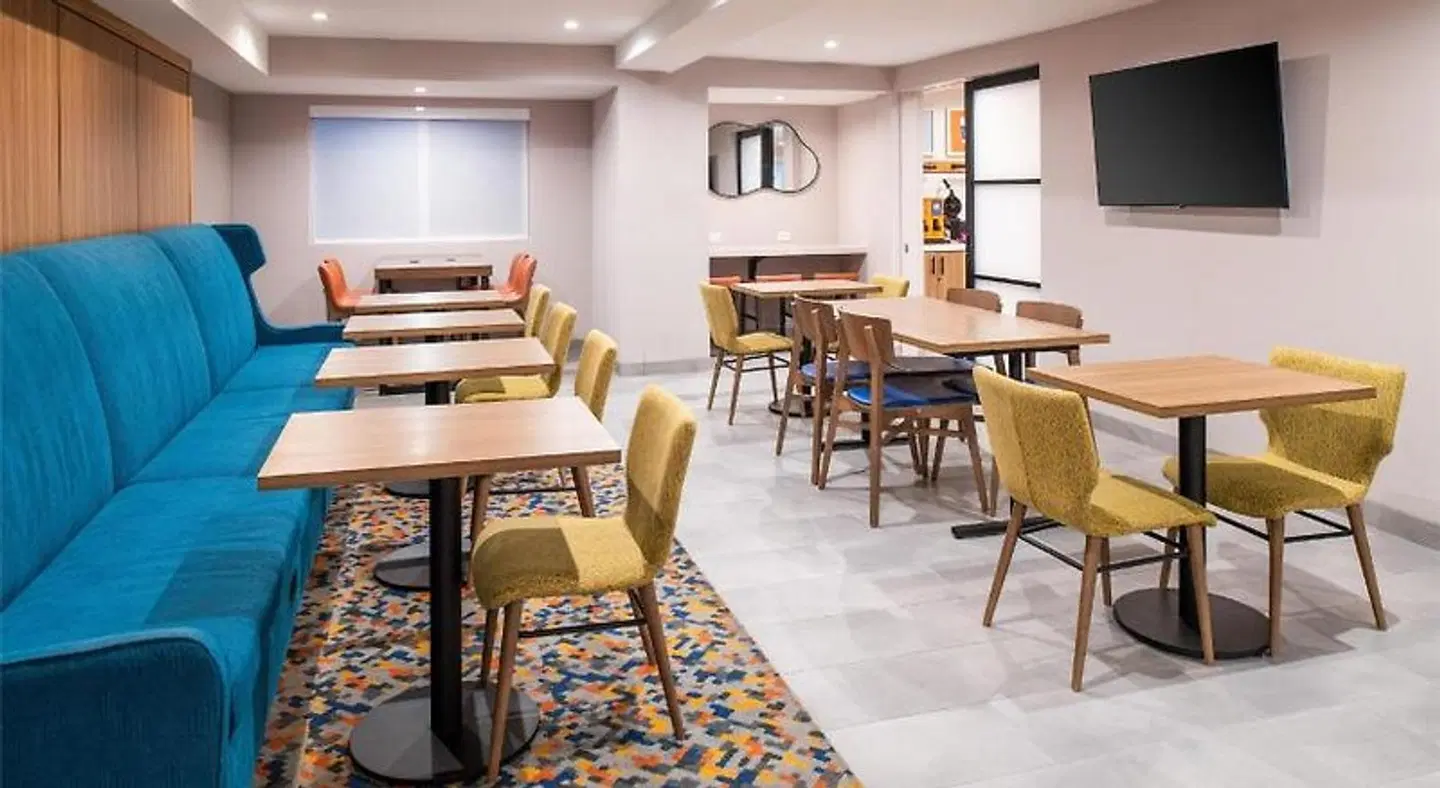 Hampton Inn By Hilton Costa Mesa Newport Beach Restaurant