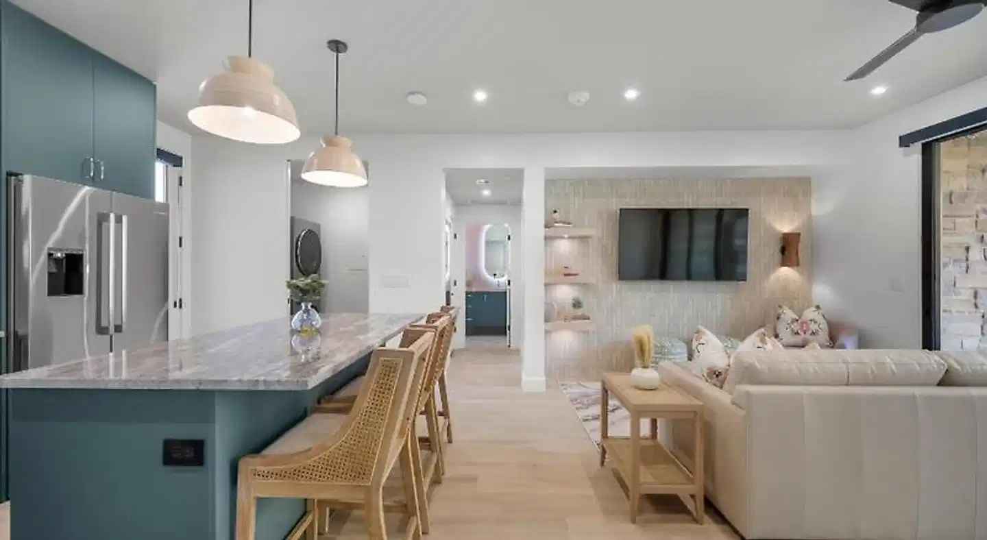 Quality Inn & Suites Montclair Bar