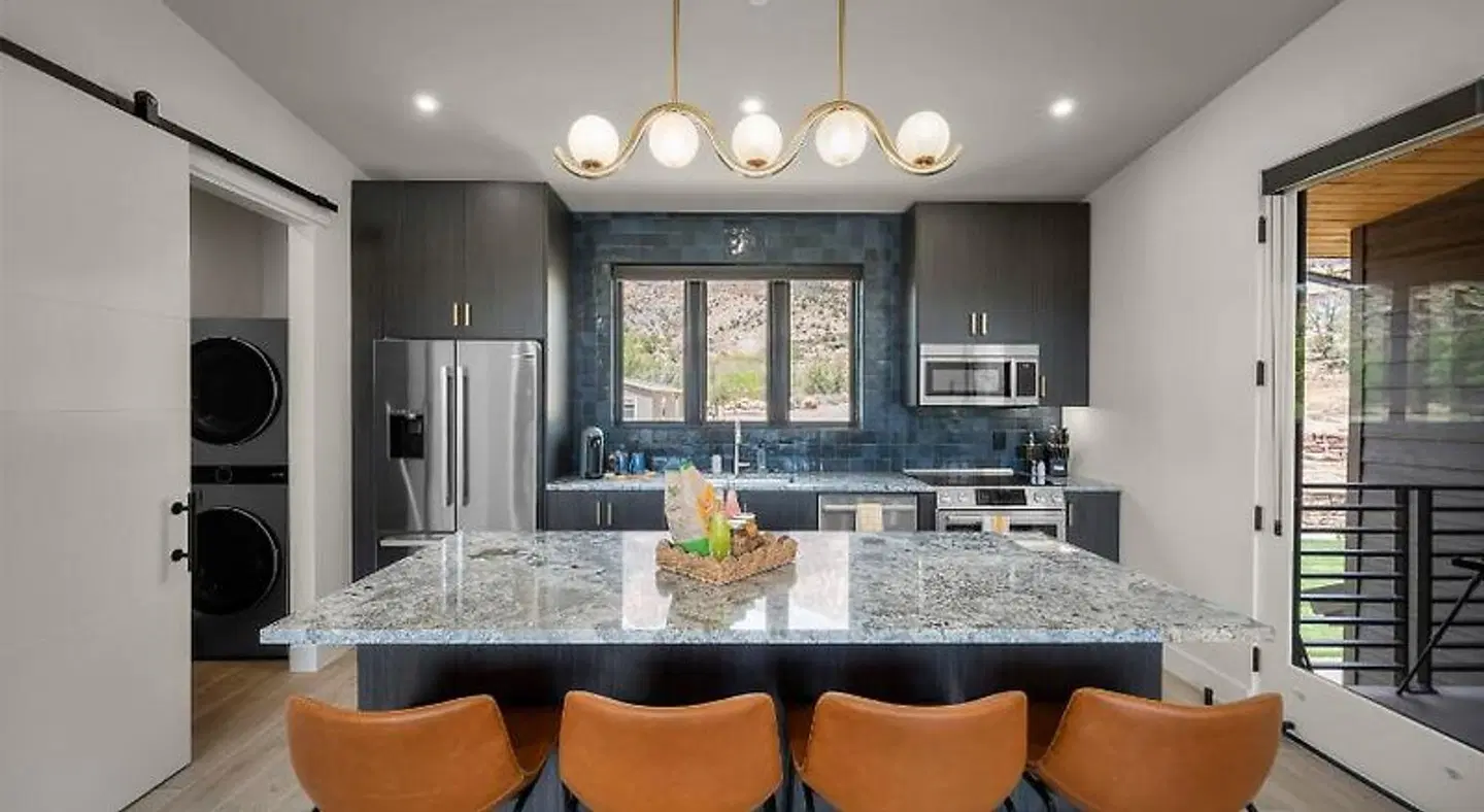 Quality Inn & Suites Montclair LOUNGE_LOBBY