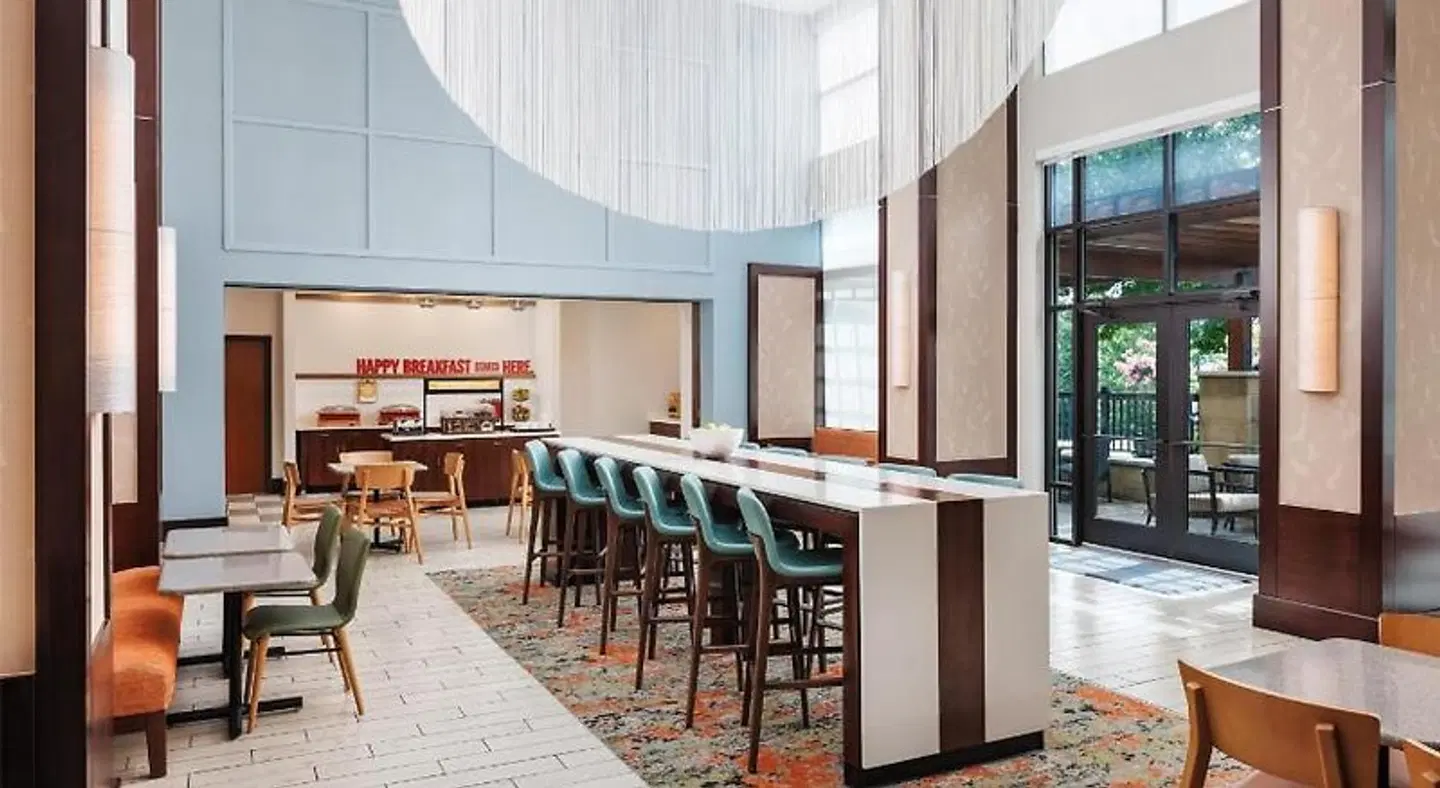 Hampton Inn & Suites Chattanooga/Hamilton Place Bar