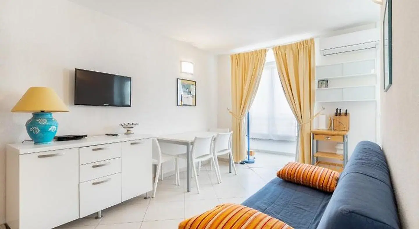 Residences du Grand Hotel by YELLOW CANNES ROOM_EXAMPLE