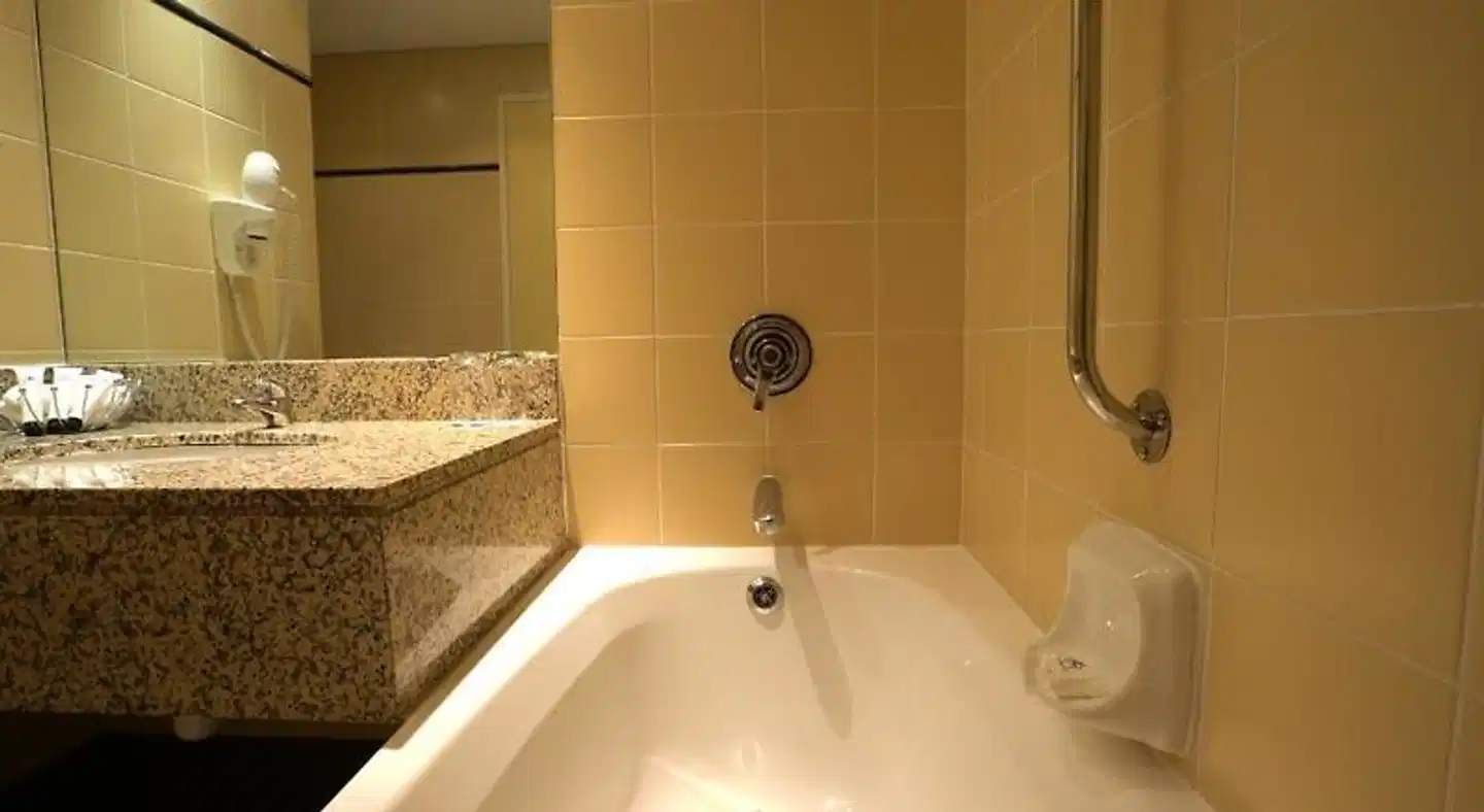 Holiday Inn Johannesburg Sunnyside Park Badezimmer