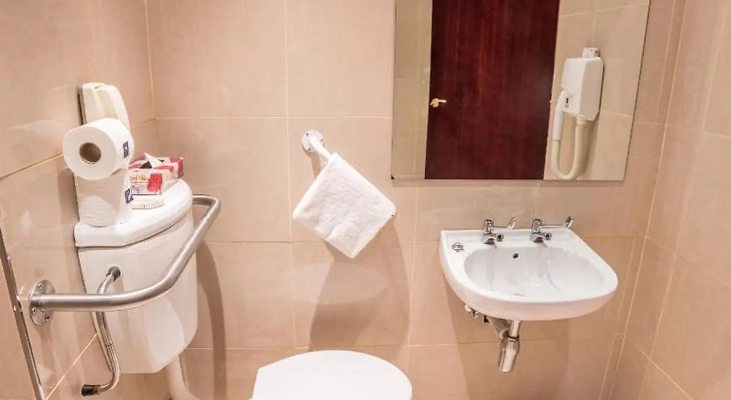 Holiday Inn Johannesburg Sunnyside Park Badezimmer