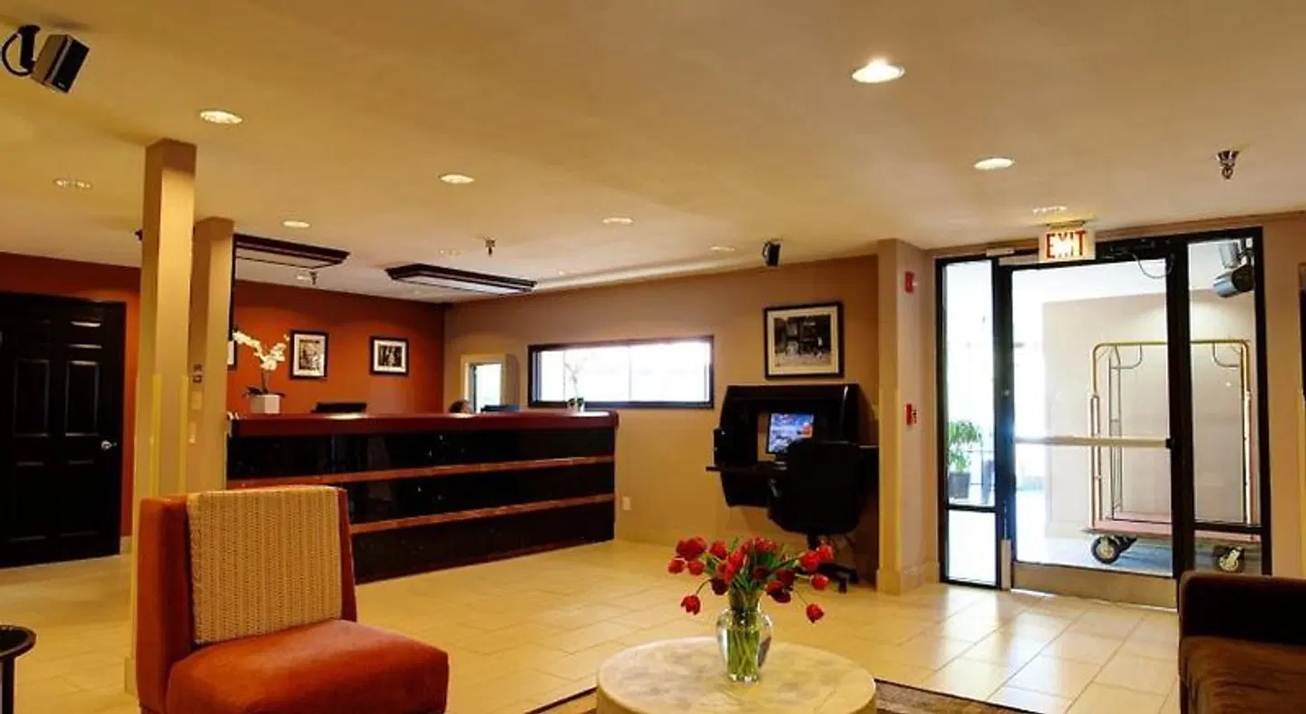 Baymont Inn & Suites Durham LOUNGE_LOBBY