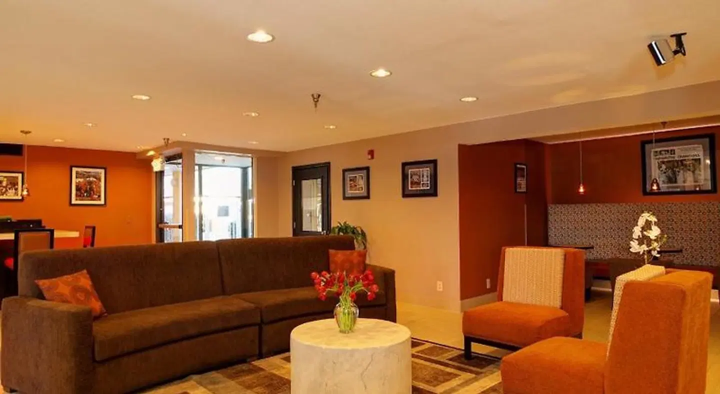Baymont Inn & Suites Durham LOUNGE_LOBBY