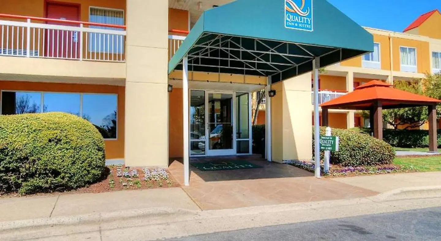 Baymont Inn & Suites Durham EXTERIOR