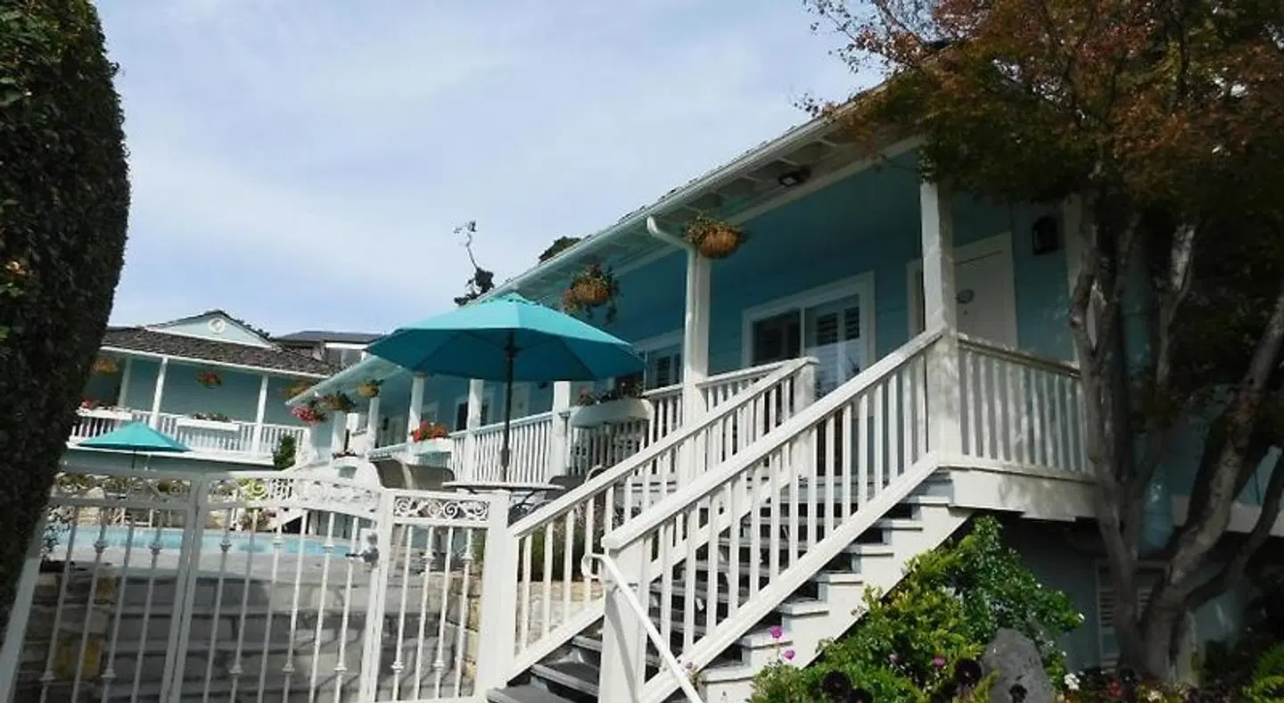 Best Western PLUS Carmel Bay View Inn EXTERIOR