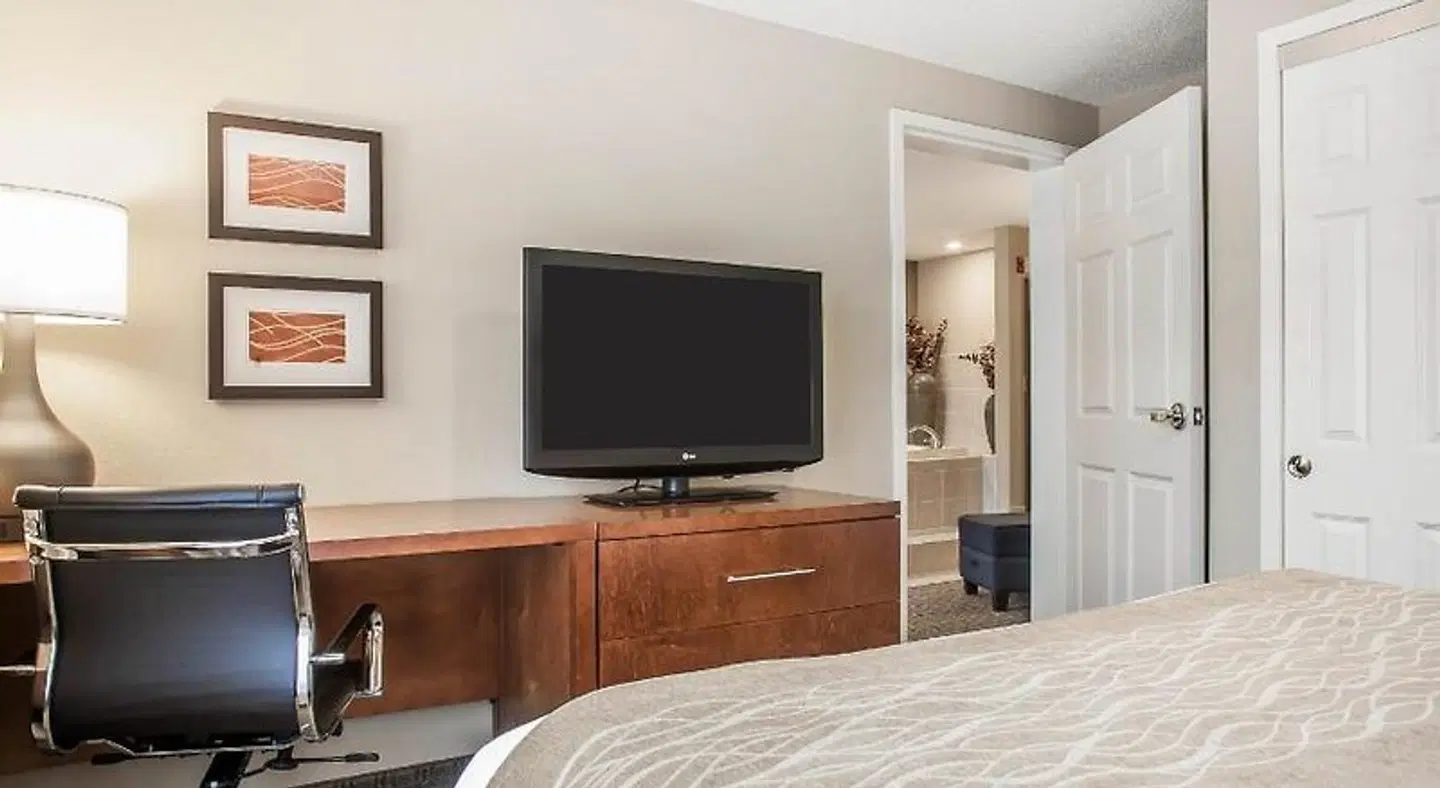 Comfort Inn & Suites Sturbridge-Brimfield ROOM_EXAMPLE