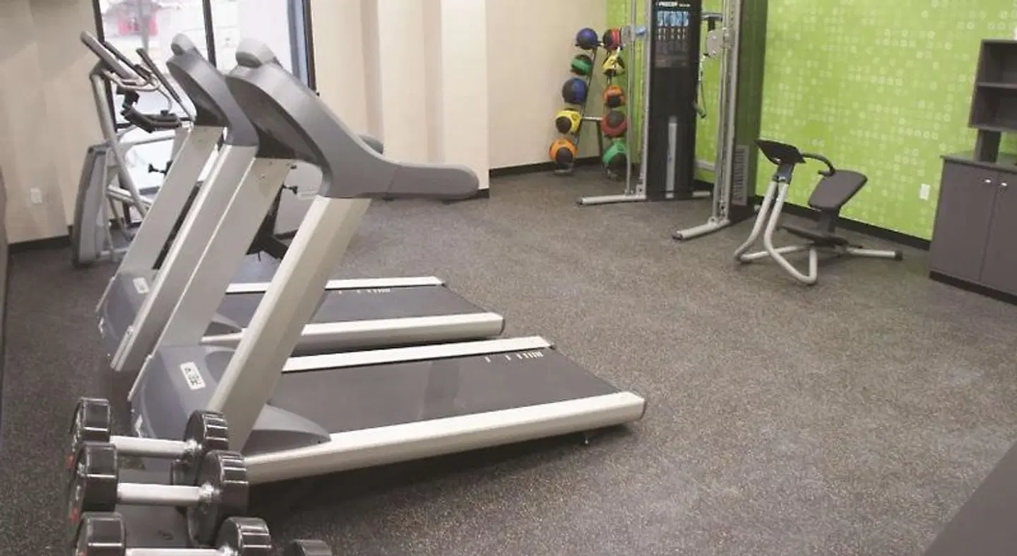 La Quinta Inn & Suites by Wyndham Wichita Airport SPORTS_AND_LEISURE