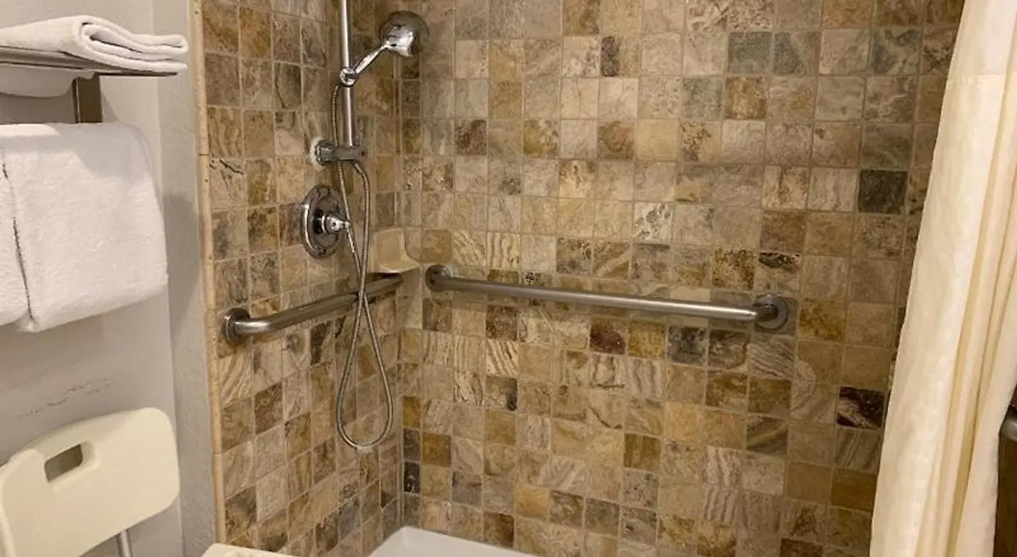 Cannery Row Inn Badezimmer