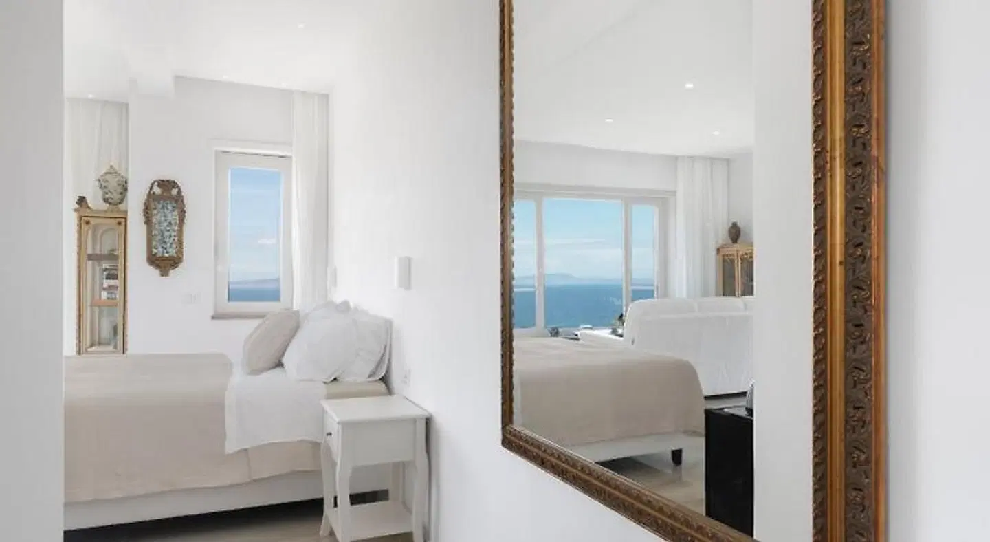 Desiree ROOM_EXAMPLE