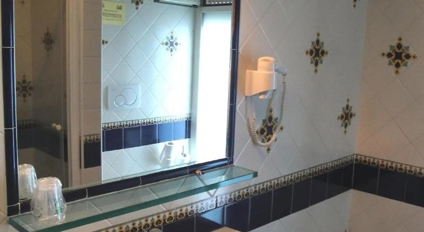 Albergo Pensione Riviera Badezimmer