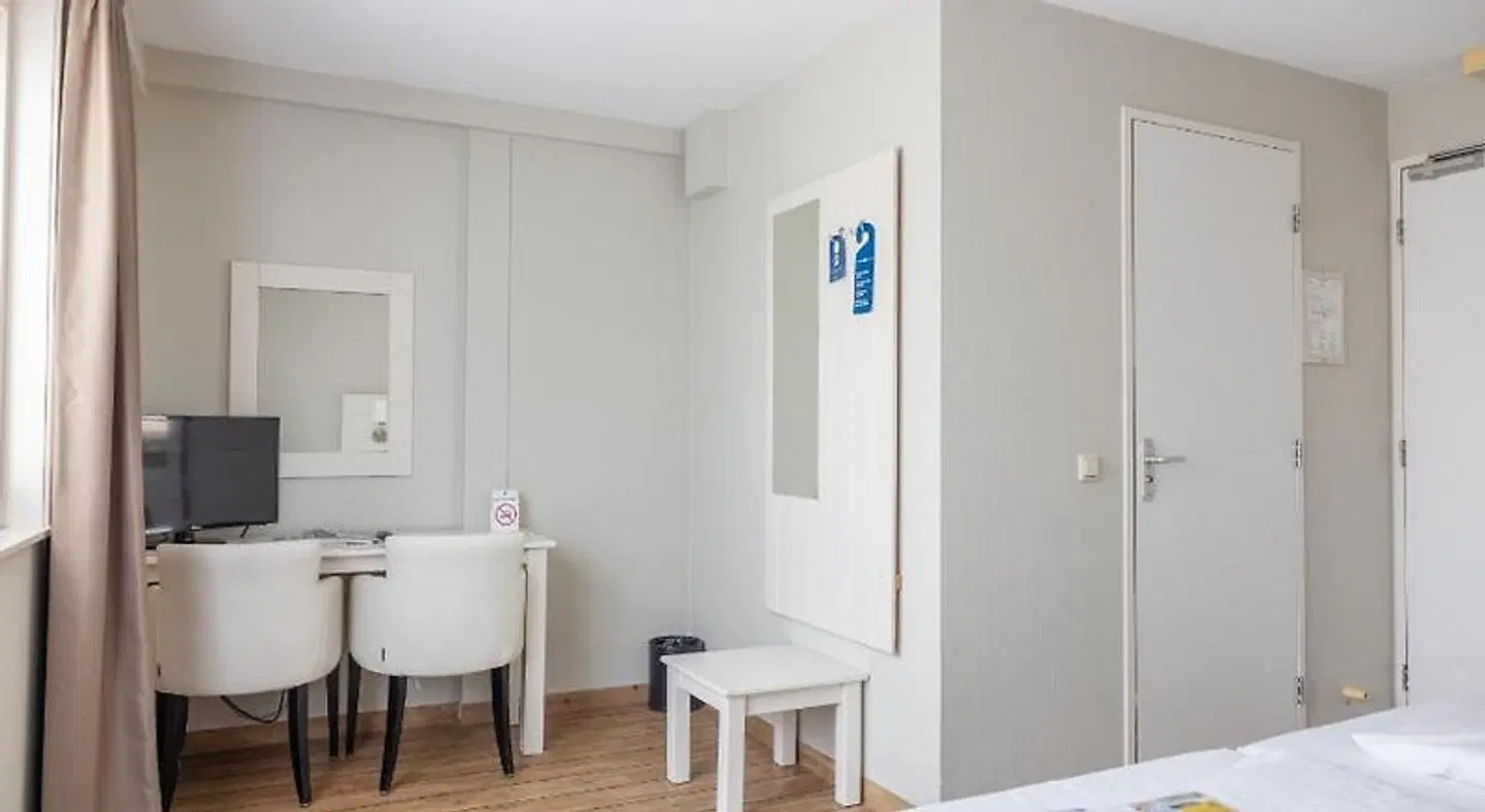 Fletcher De Cooghen ROOM_EXAMPLE