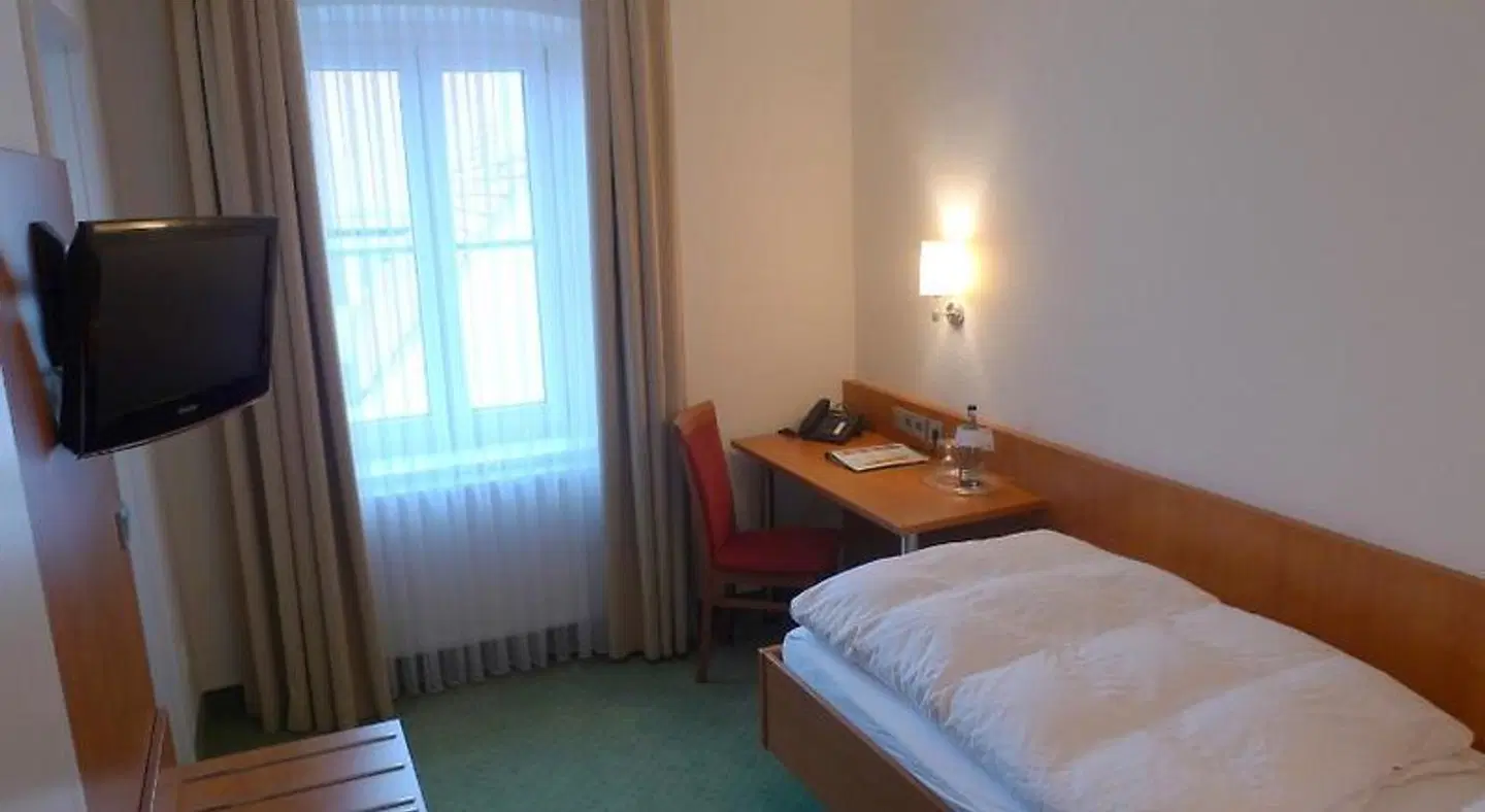 Hotel-Restaurant Roter Ochsen ROOM_EXAMPLE