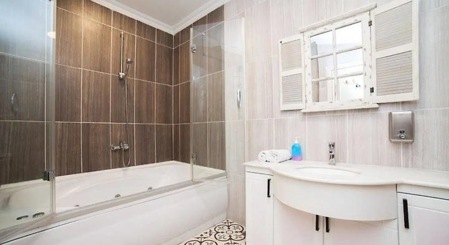 Bucoleon Palace Hotel Badezimmer