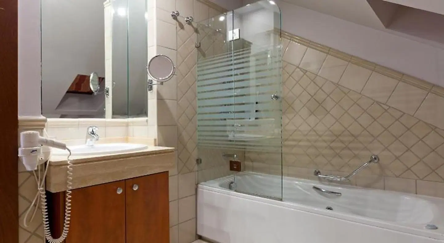 Hotel San Juan de los Reyes Badezimmer