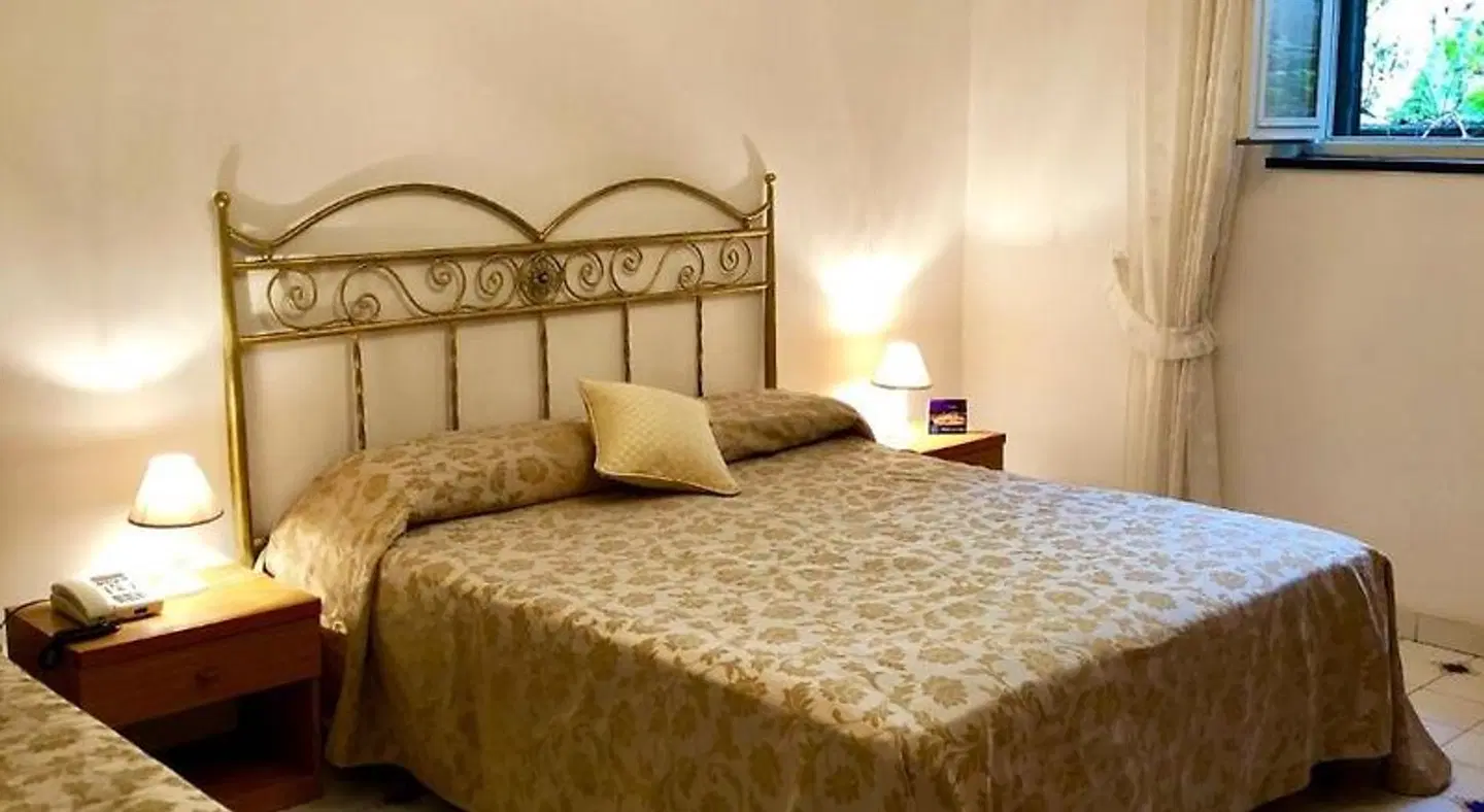 Alfonso A Mare ROOM_EXAMPLE