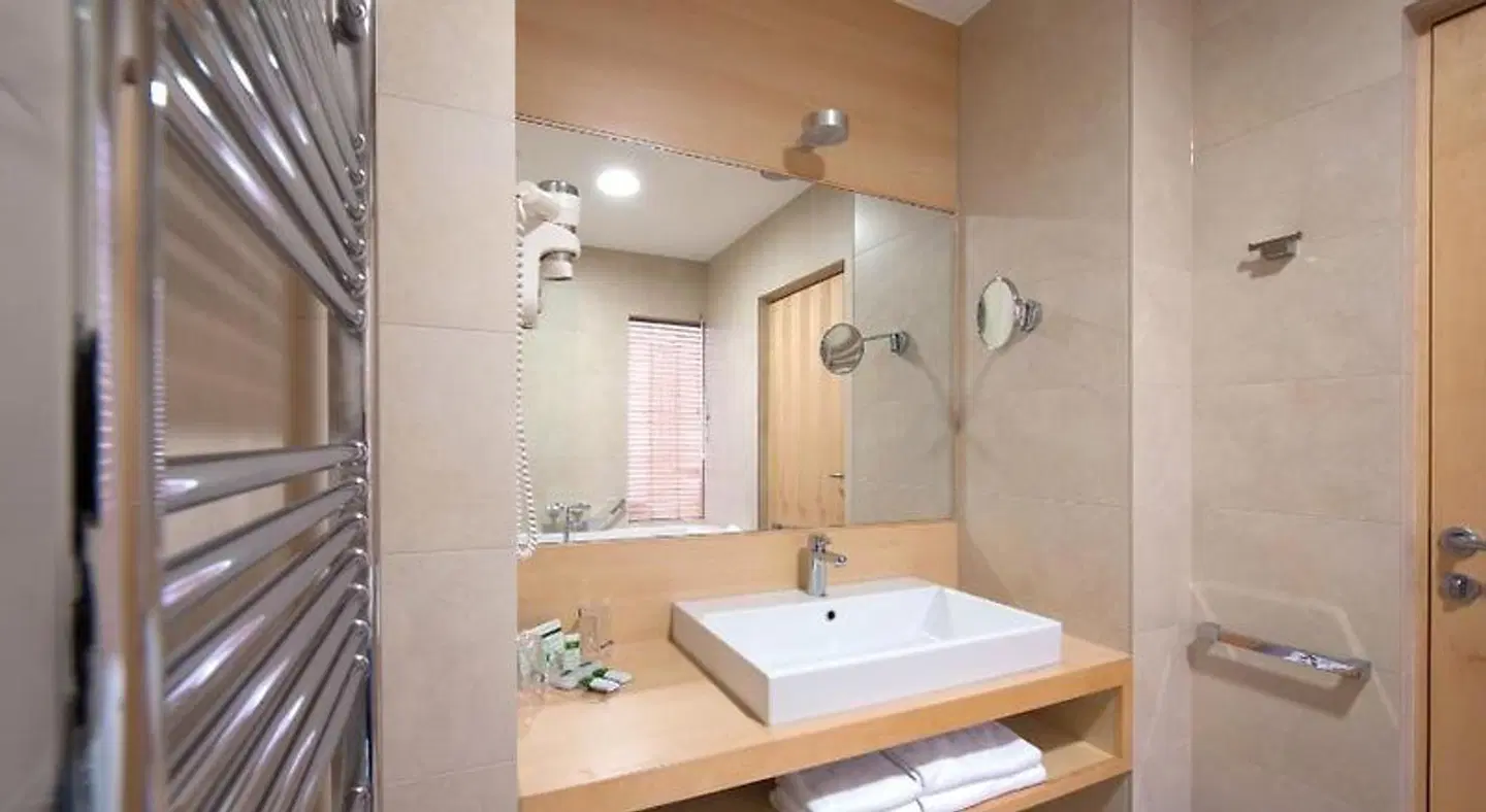 Spik Alpine Wellness Resort Badezimmer