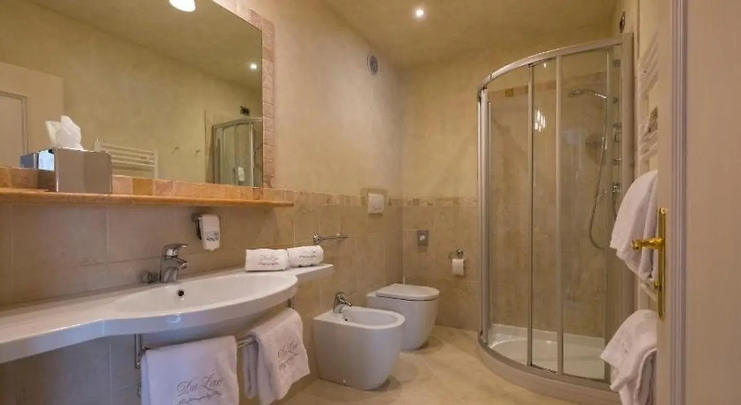 Du Lac Vital Mountain Hotel Badezimmer