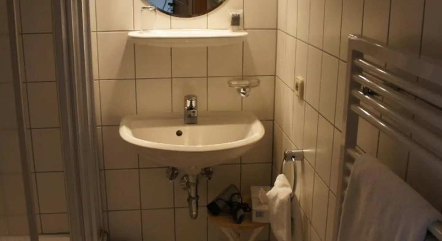 Schwarzer Adler Badezimmer