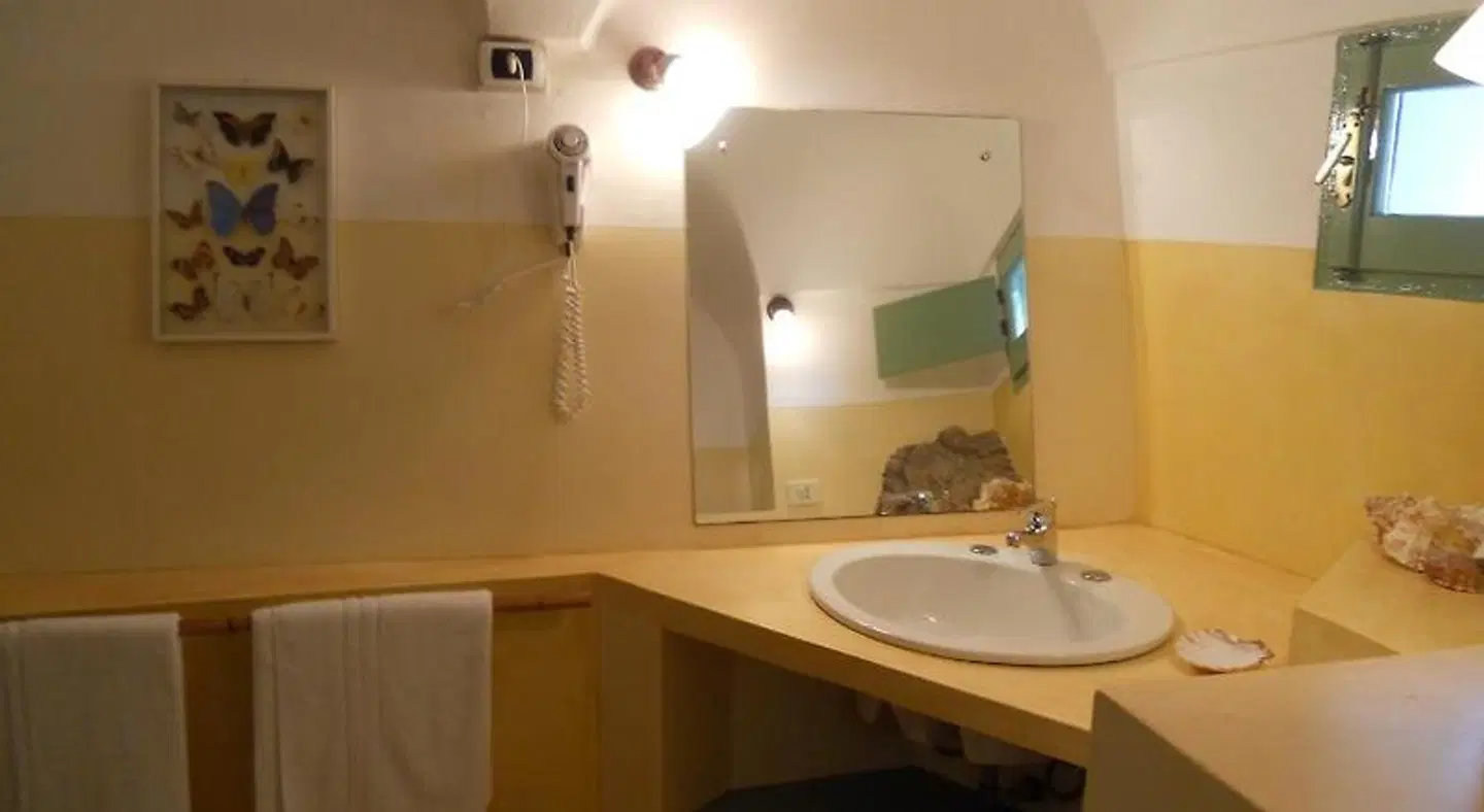 Dammusi Sciuvechi Resort Badezimmer