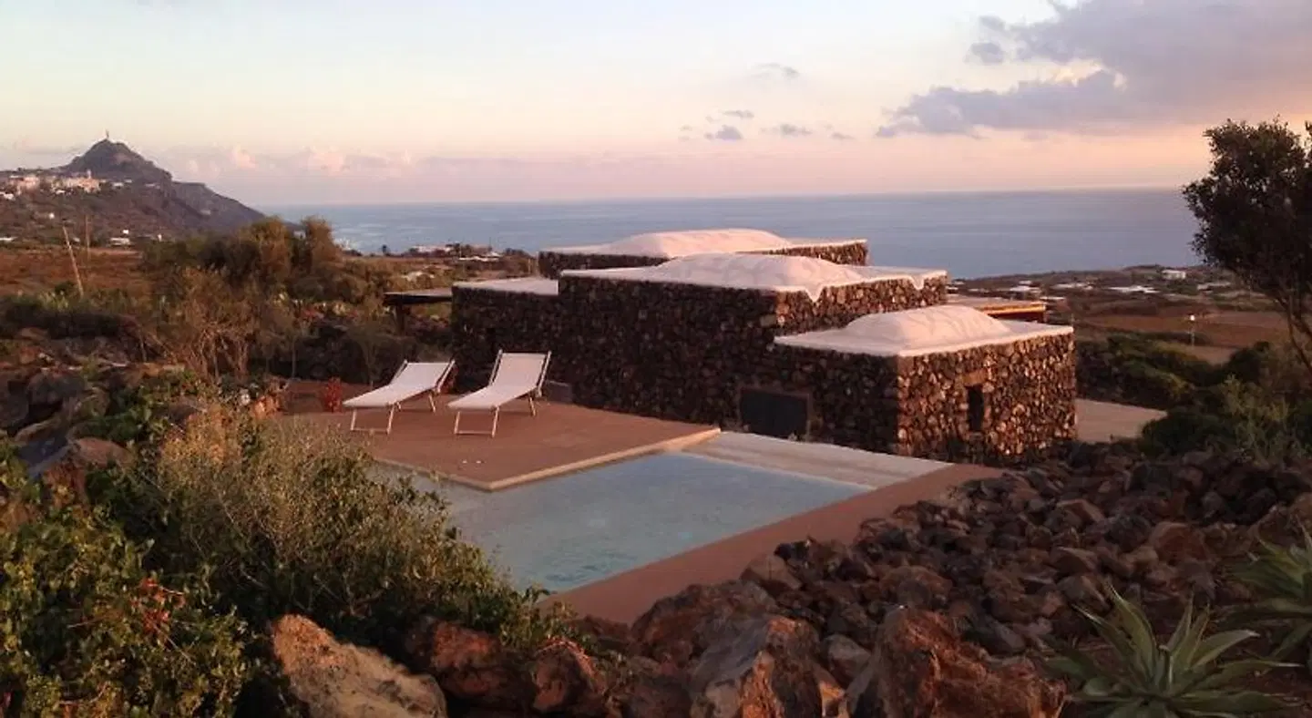 Dammusi Sciuvechi Resort Strand