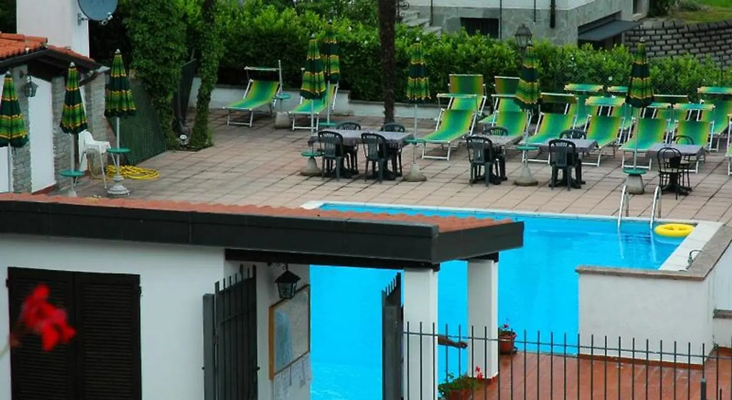 Sonenga OUTDOOR_POOL