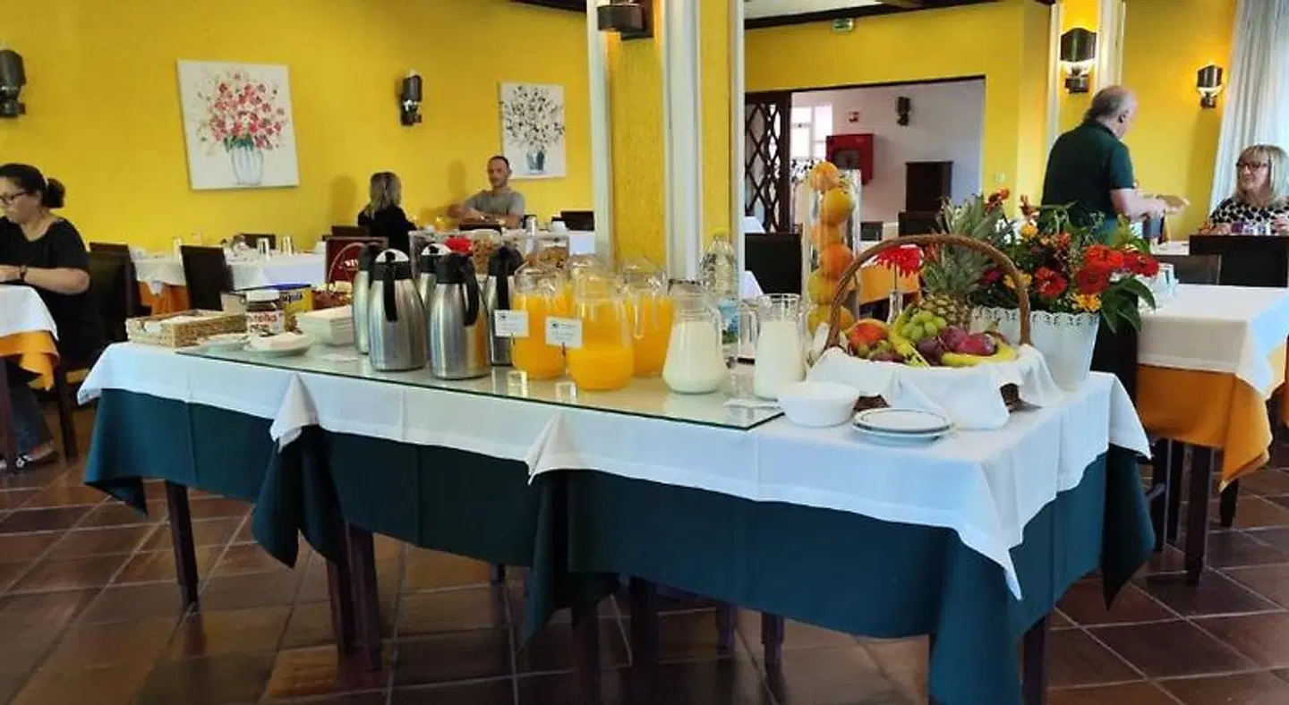 Pensao Residencial Corredoura Bar