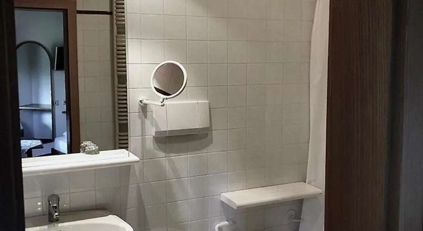 Hotel Planac Badezimmer