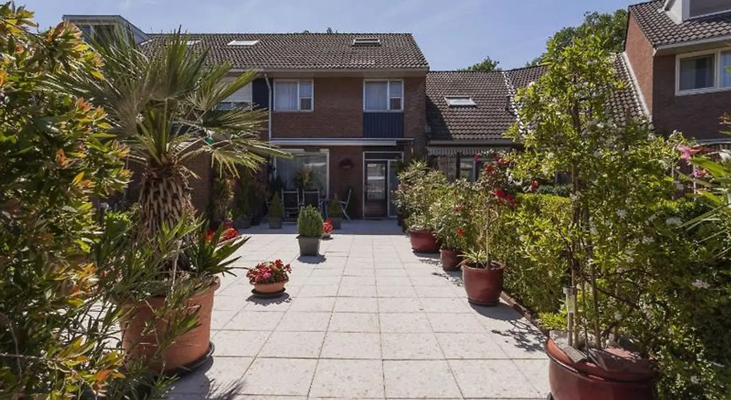 Splendid Holiday Home in Enschede near Lake & Town Center EXTERIOR