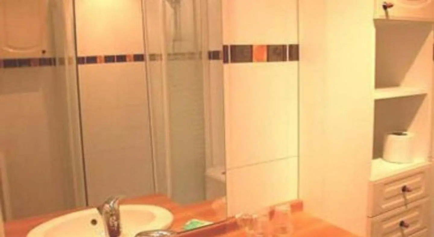 LALMANARRE HOTEL Badezimmer