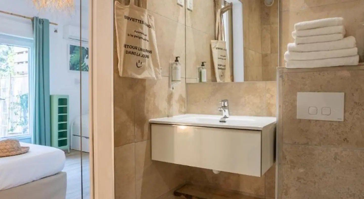 LALMANARRE HOTEL Badezimmer