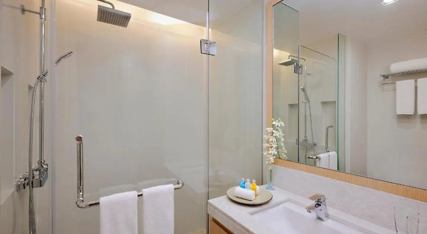 Paradox Resort Phuket Badezimmer