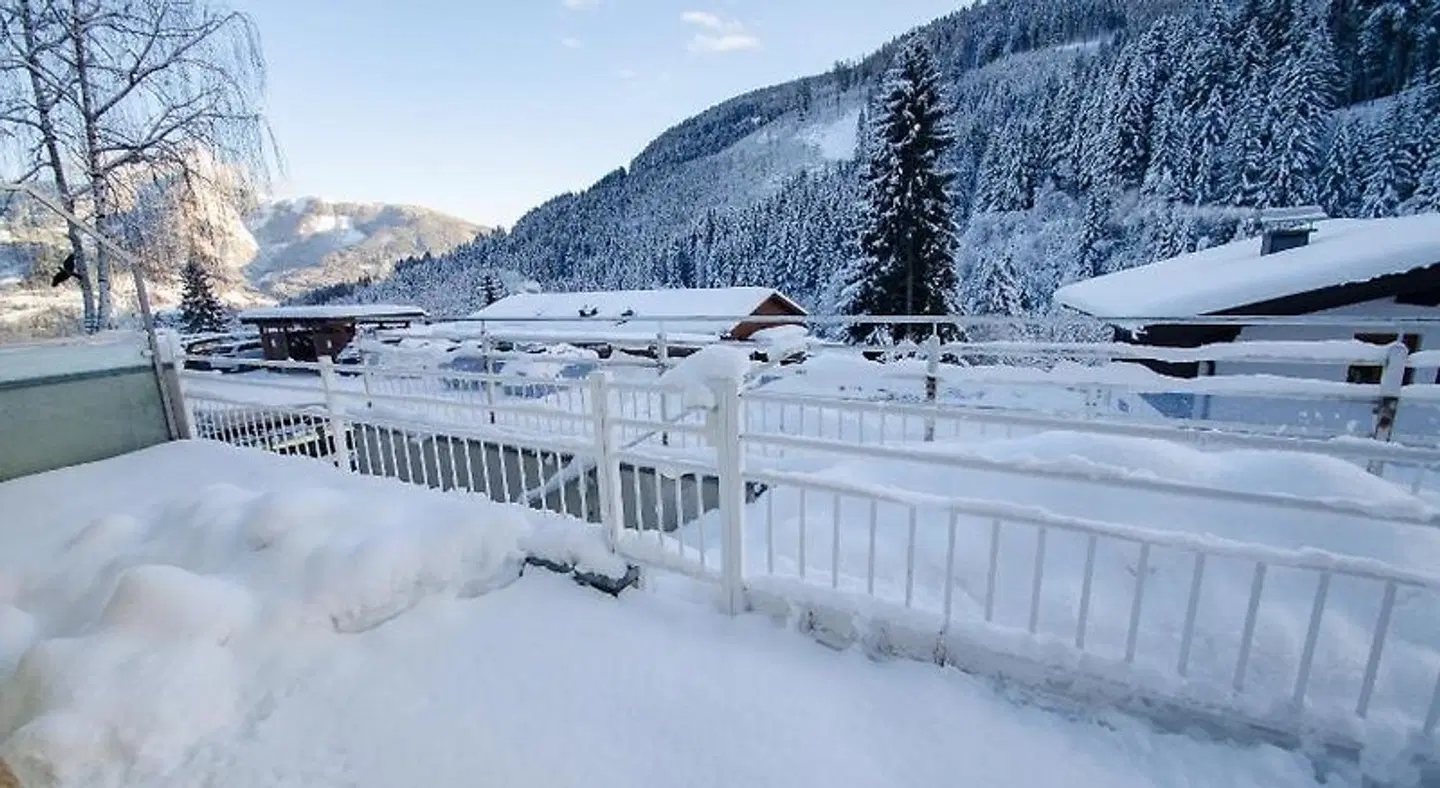 Apartment Summer & Winter Fun I LANDSCAPE