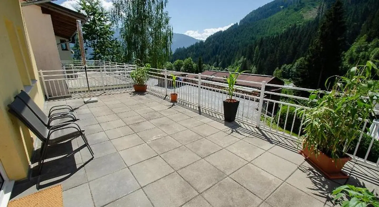 Apartment Summer & Winter Fun I LANDSCAPE