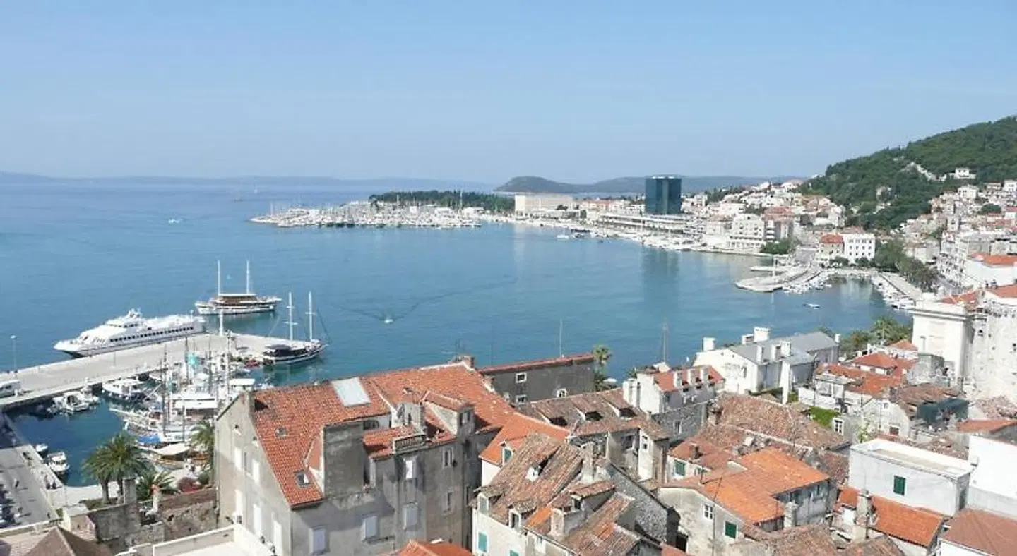 Palace Augubio Strand