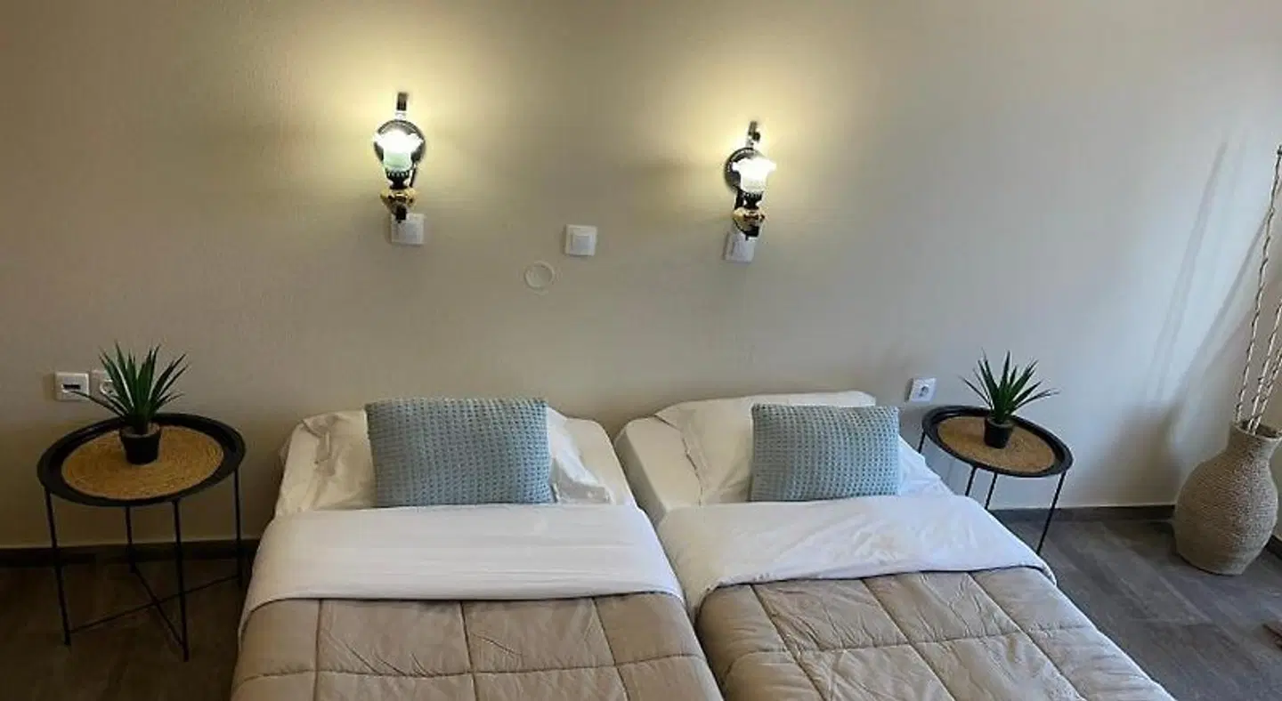Elena Apartments ROOM_EXAMPLE