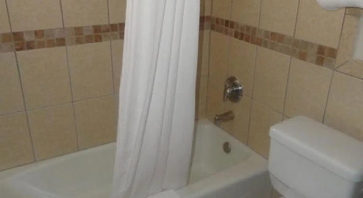 Esquire Inn Badezimmer