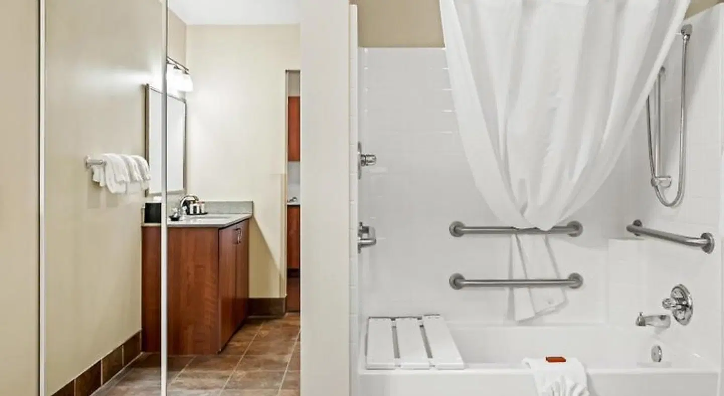 Ledgestone Hotel Elko Badezimmer