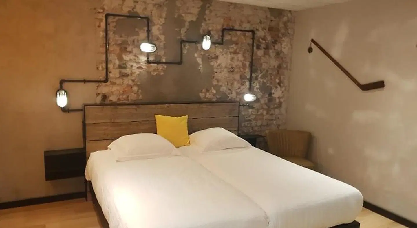 Upstairs Hotel ROOM_EXAMPLE