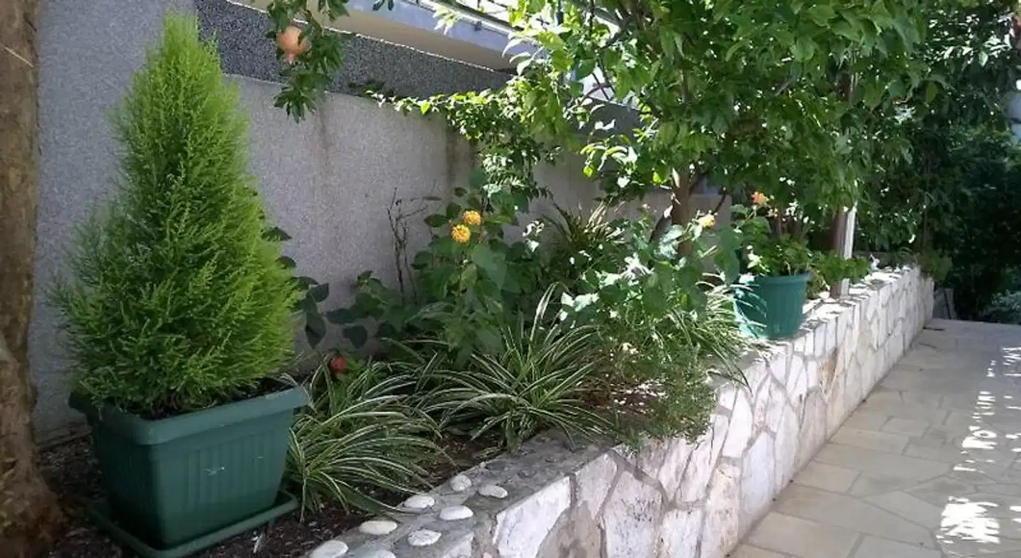 Apartments Desa Petric Garten