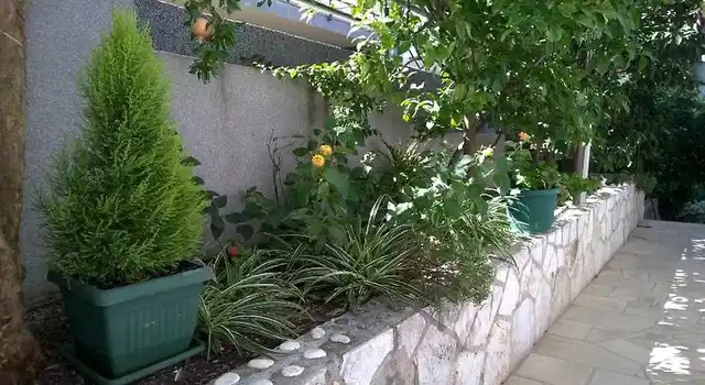 Apartments Desa Petric Garten