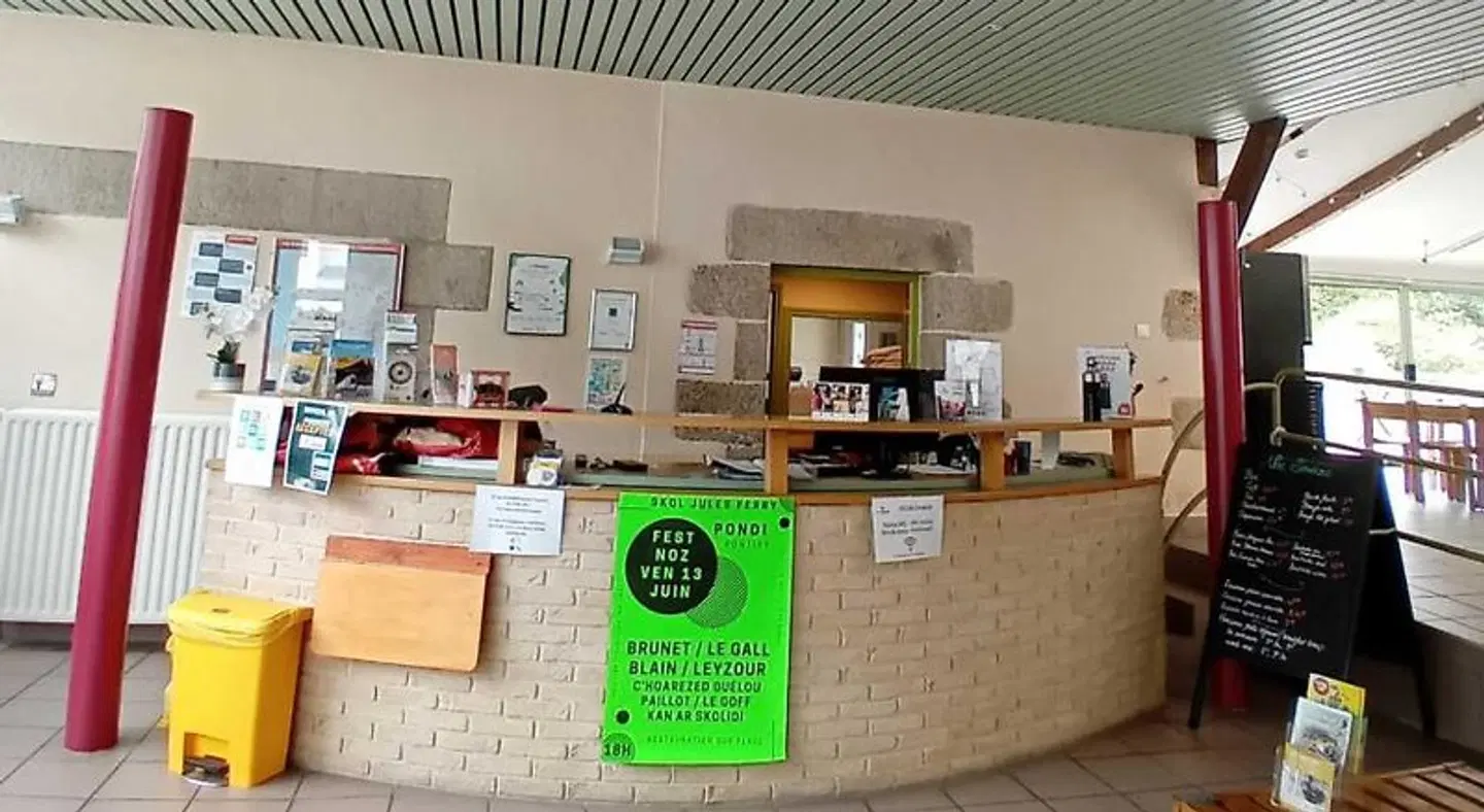 Auberge de Jeunesse HI Pontivy LOUNGE_LOBBY