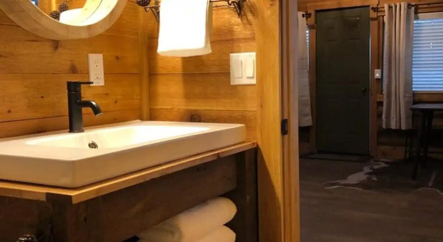 Elkhorn Cabins And Inn Badezimmer