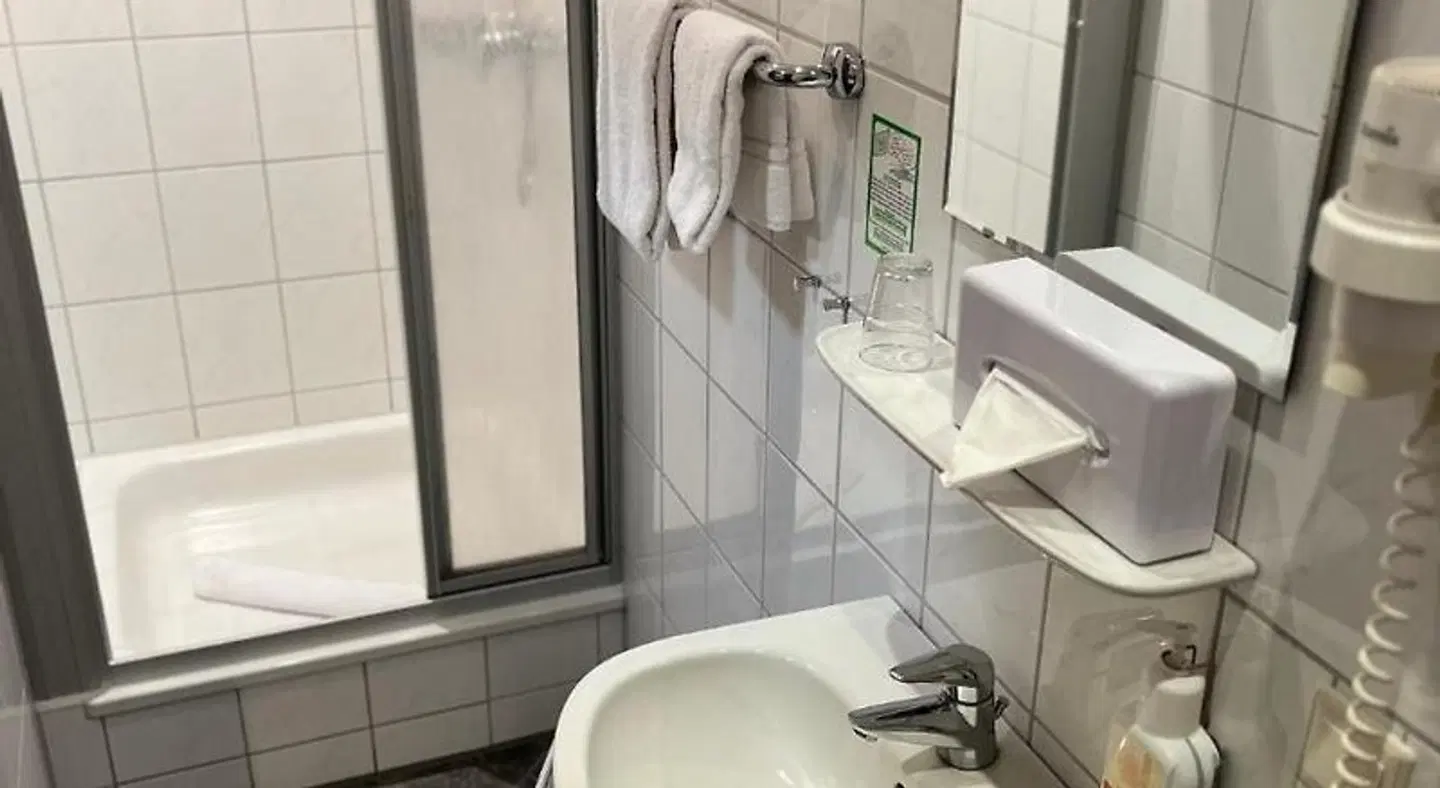 Schwarzer Adler Badezimmer