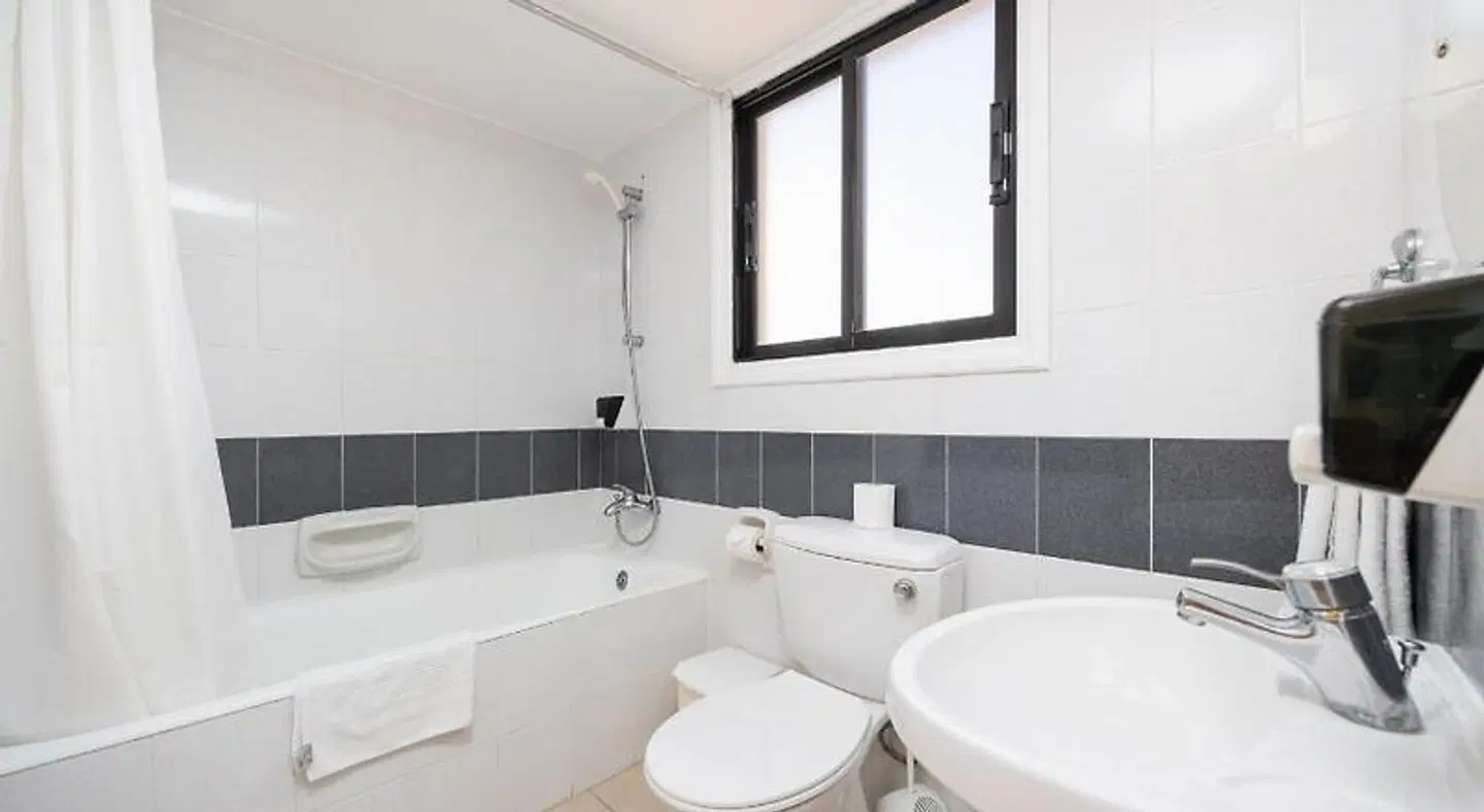 Tavros Hotel Apartments Badezimmer